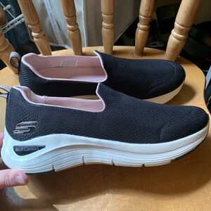 Sketchers arch comfort size 8.5 black